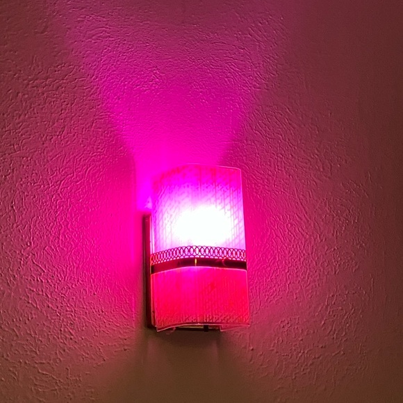 Pink Rose Dimmable LED Light Bulb A19 4.5 Watts 20,000 Life Hours NEW in Box - Picture 3 of 7